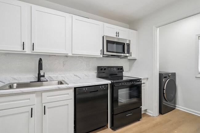 Building Photo - ReNew Chastain