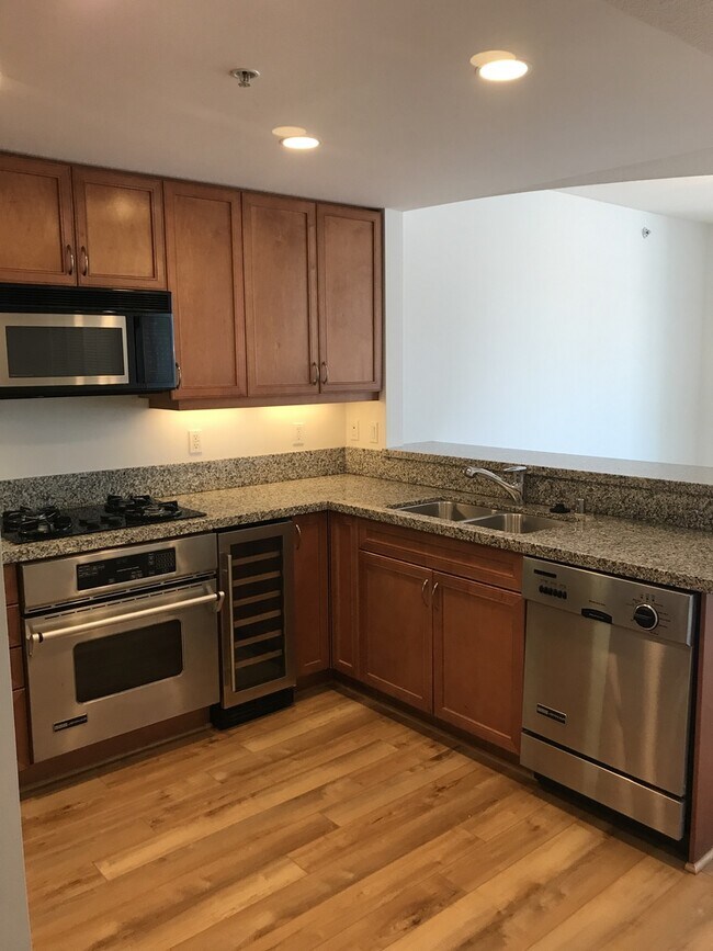 Foto del edificio - Beautiful 2/2 with AMAZING Views!!!