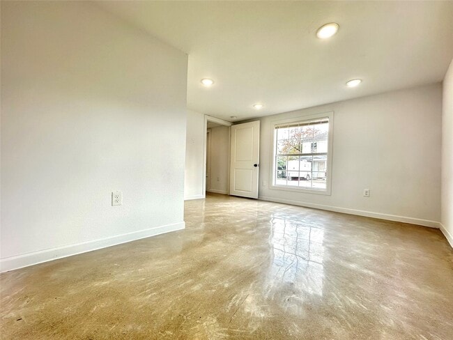 Building Photo - 808 Oakhurst St