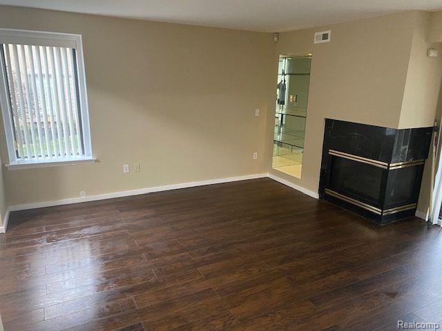 Foto del edificio - 27244 Evergreen Rd