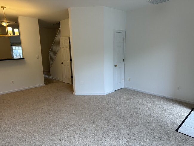 Building Photo - 40 Belhaven Dr