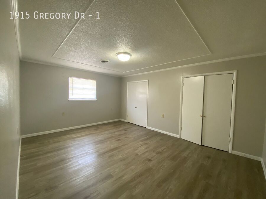 Foto del edificio - 1915 Gregory Dr