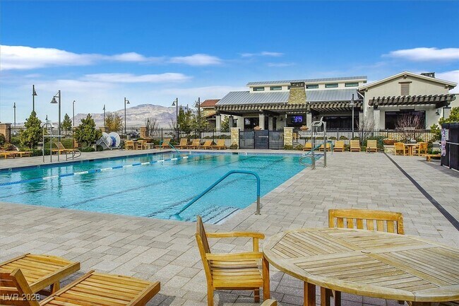 Foto del edificio - 8925 Grabill Spruce St