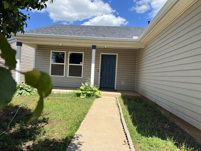 Building Photo - 9116 Snowberry Dr