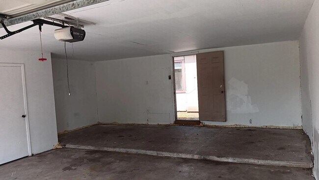 Photo - 2Bed 1.5 Bath 1505 sqft House