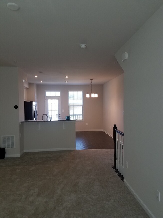 Foto del edificio - Gorgeous 2 Bedroom Townhome in Oldham Cros...