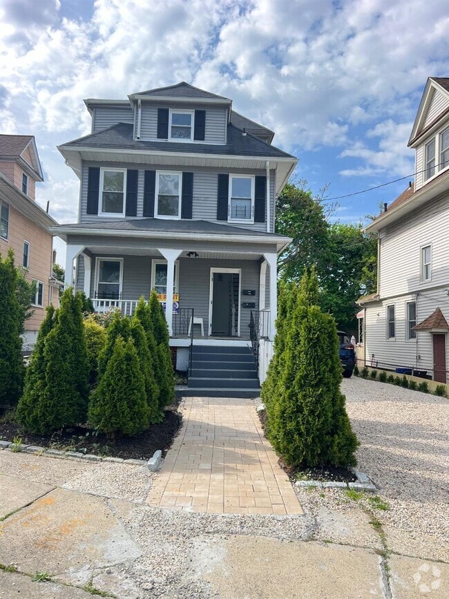 Building Photo - 72 Chauncey Ave