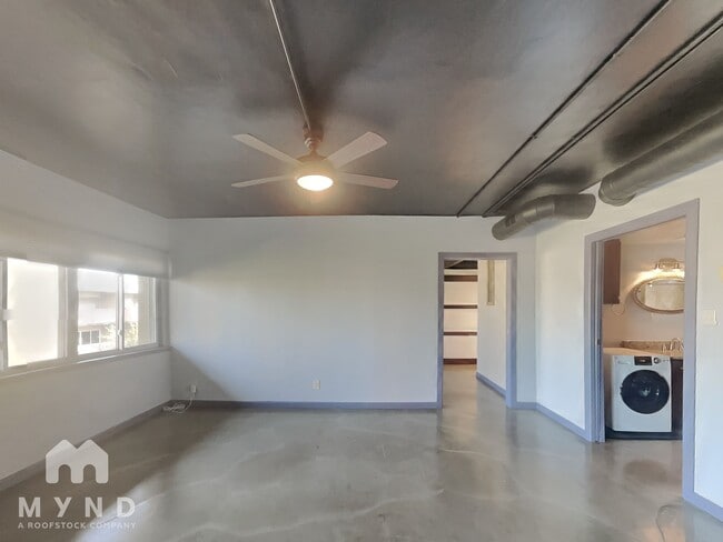 Building Photo - 349 E Thomas Rd