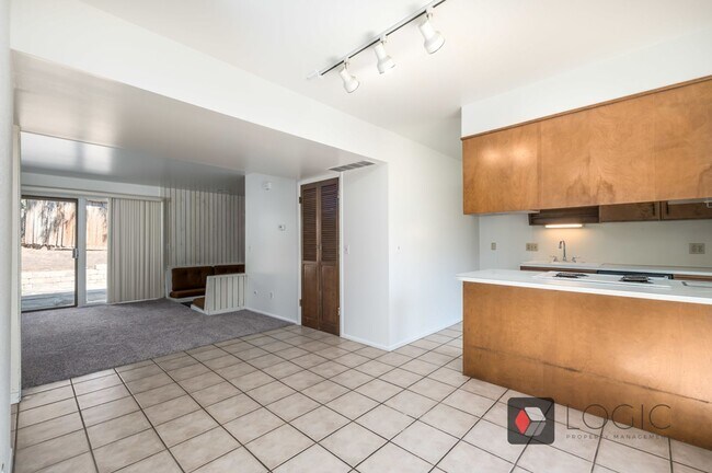 Foto del edificio - 1815 E Northwoodside Dr