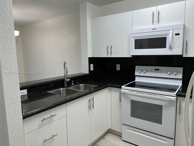 Building Photo - 13930 SW 172nd Terrace