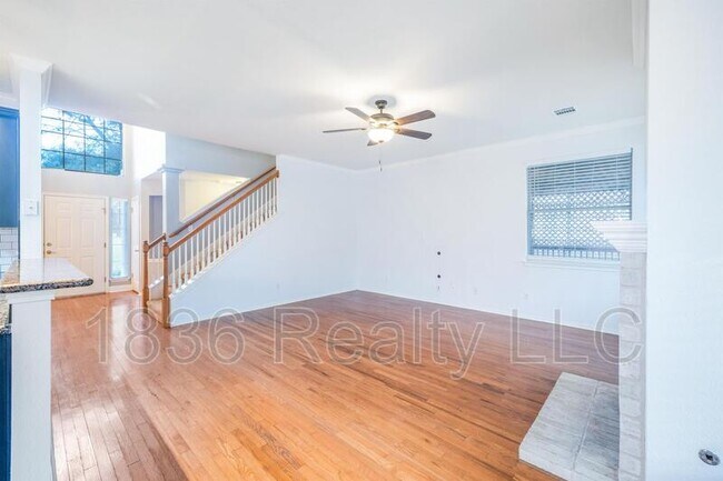 Building Photo - 1213 Red Ranch Cir