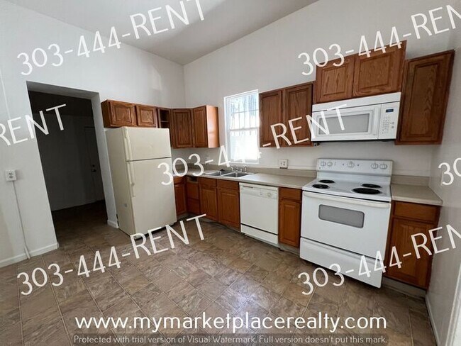 Building Photo - Three Bedroom - Just Minutes Away from Dow...