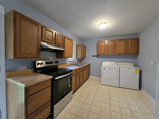 Building Photo - 1645 White Dr