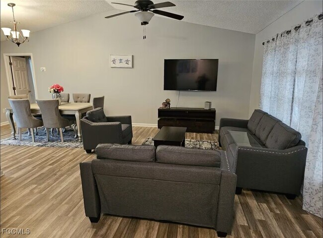 Building Photo - 11195 Seabreeze Ave