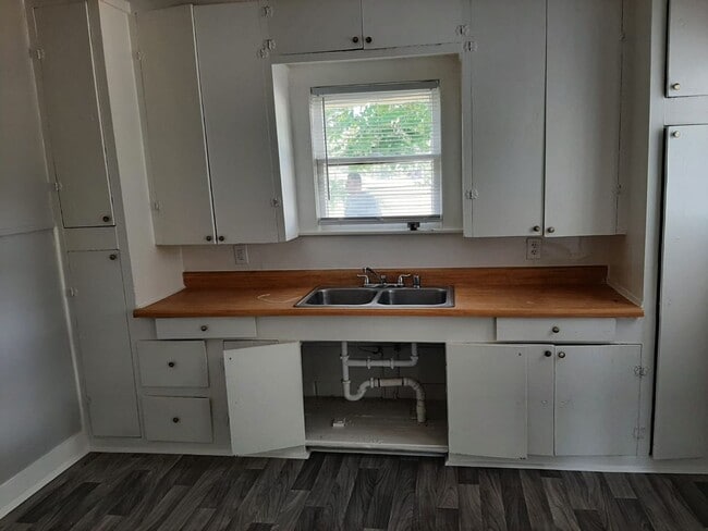 Building Photo - 203 CR 3050