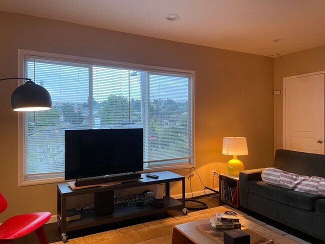 Foto del edificio - 2774 Madera Ave- 2407 LB/ 2029 L/ 2027 R