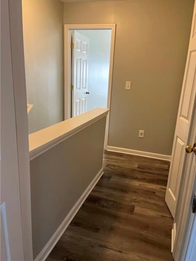 pasillo entre 2 camas - 3383 Hidden Cove Cir