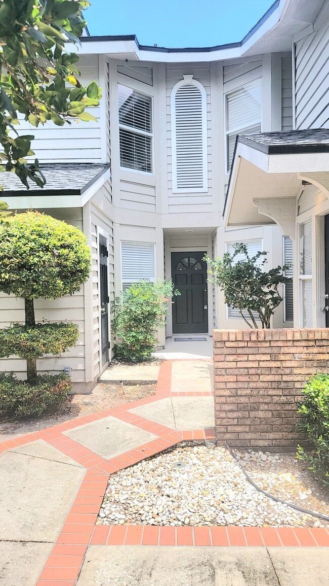 Building Photo - 596 N Nova Rd