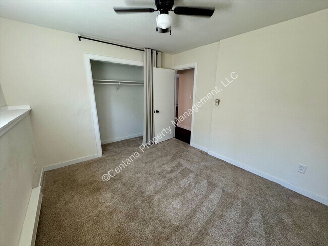 Foto del edificio - 2 Bed 1 Bath Updated Condo near Base!