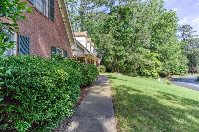 Foto del edificio - 179 Lakeside Dr NW