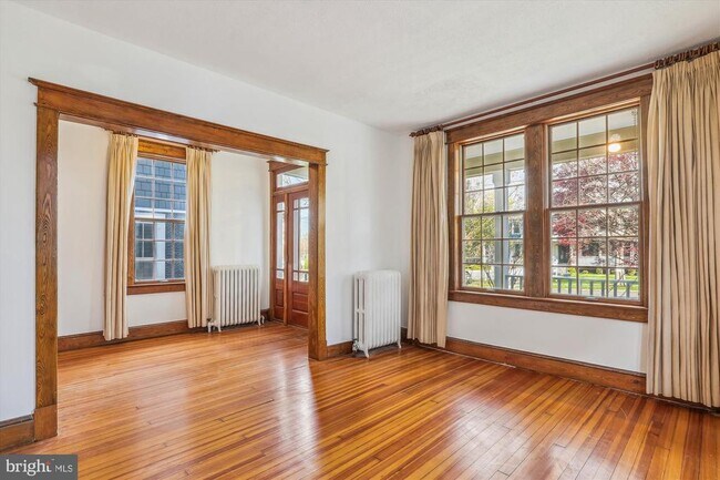 Building Photo - 4114 Fessenden St NW