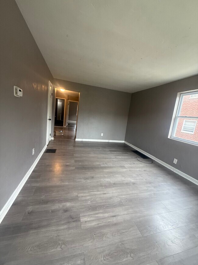 Building Photo - 411 Rayburn