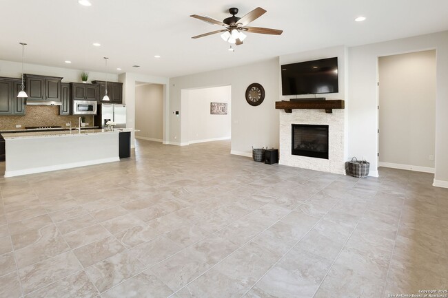 Foto del edificio - Charming Home Awaits: Spacious & Modern Li...