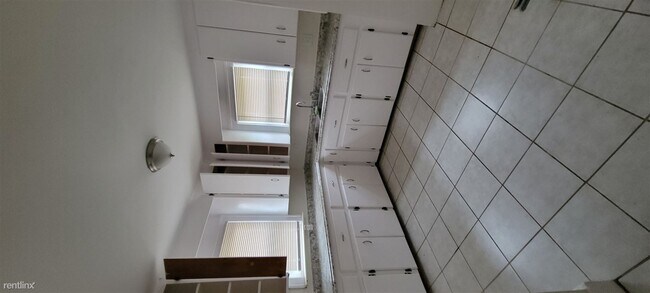 Building Photo - 3 br, 2 bath House - 15381 Stansbury St