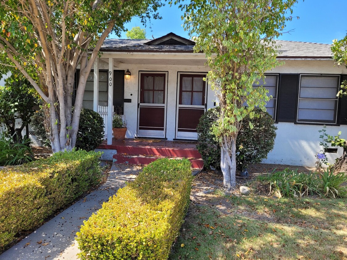 front view of duplex - 900 Patterson Ave