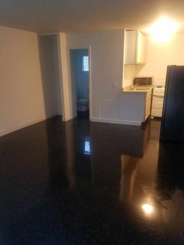 131 Hilltop Cir Unit 1, Cresco, PA 18326 Room for Rent in Cresco, PA