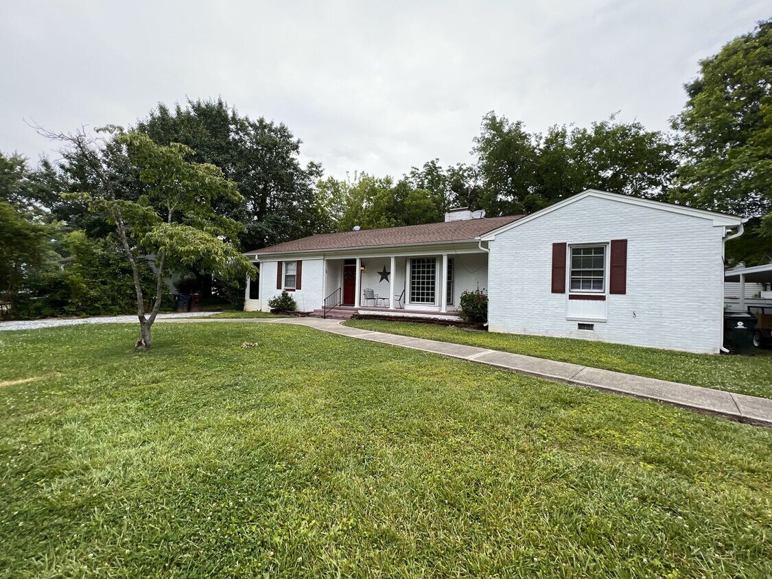 Foto principal - 110 Binford St