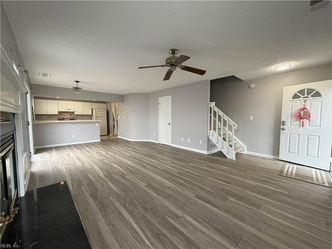 Building Photo - 5608 Tourmaline Ct