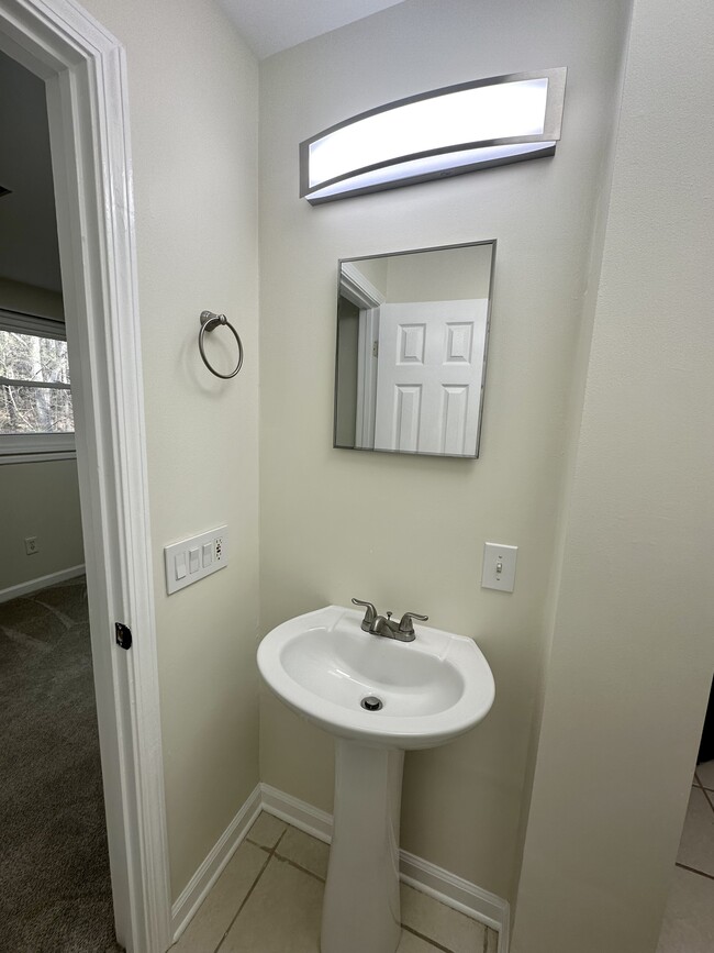 Building Photo - 546 Matthew Dr