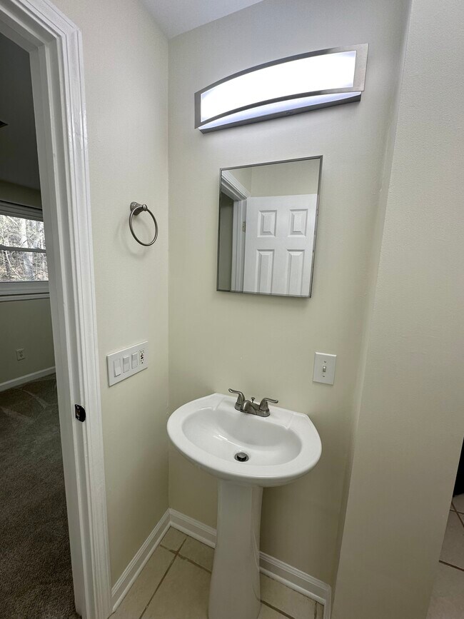 Foto del edificio - 546 Matthew Dr