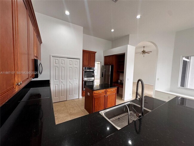 Building Photo - 18520 SW 39th Ct