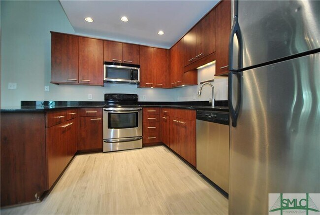 Building Photo - 528 Selma St