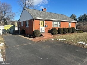 Building Photo - 8754 Signal Hill Rd