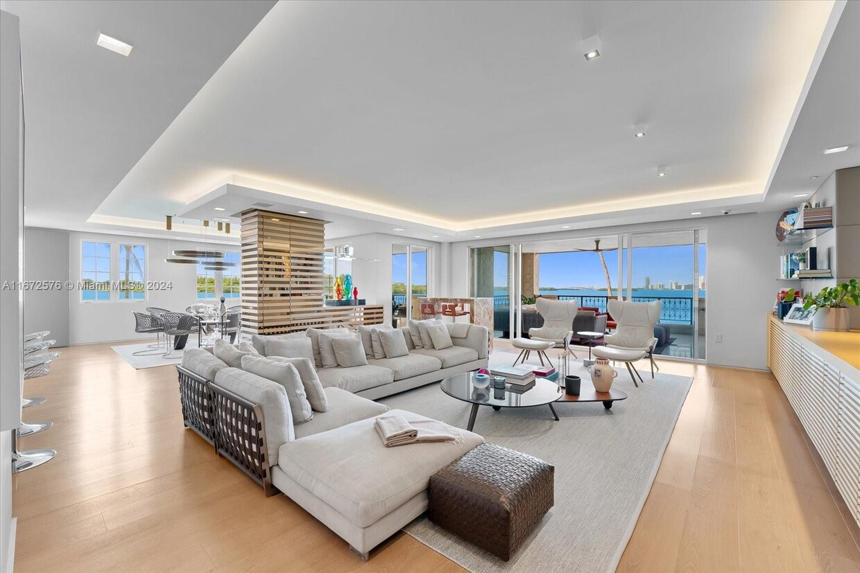 Foto principal - 4921 Fisher Island Dr