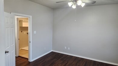 Building Photo - 11428 Hackmatack Way