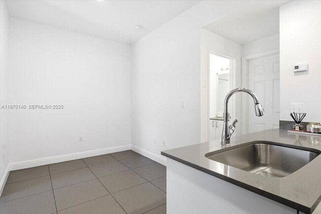 Foto del edificio - 541 NW 33rd St