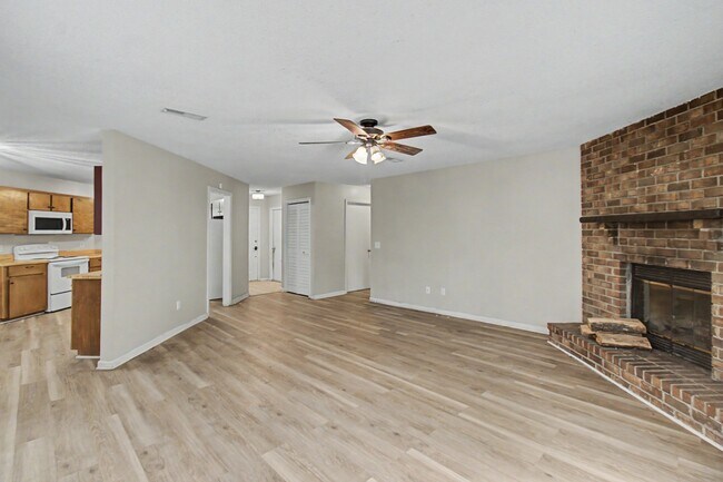 Foto del edificio - 21 Pinewood Ln