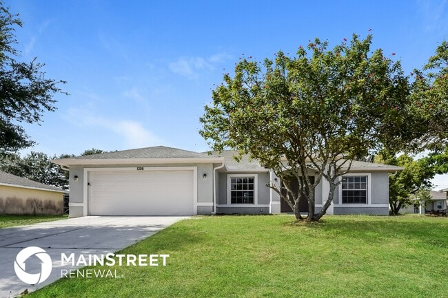 Building Photo - 1326 NE 3rd Ave