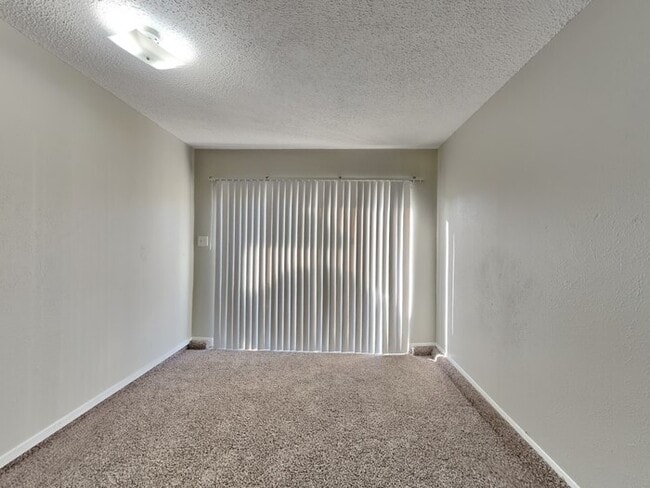 Building Photo - 1201 Saturn Dr