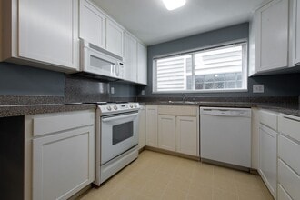 Building Photo - 2023 43rd Ave E