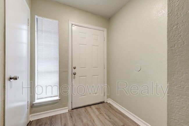 Building Photo - 1909 N Moulton Ct