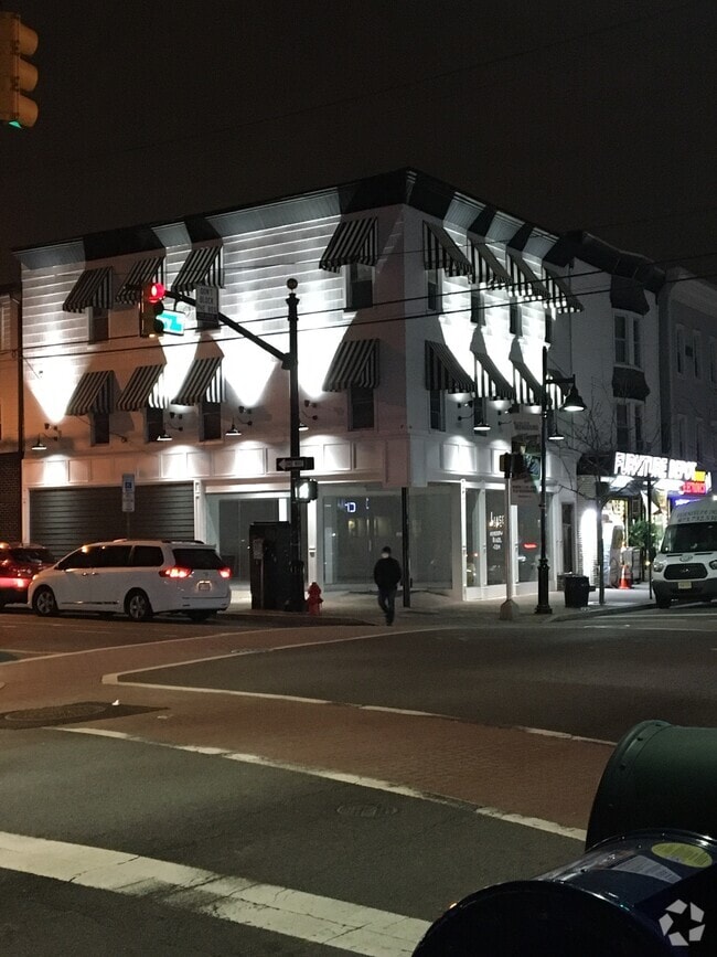 Building Photo - 152 Ferry St