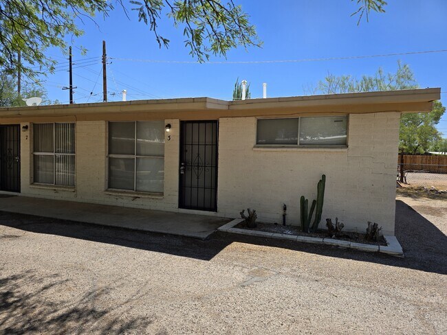 Foto del edificio - 3423 E Flower St