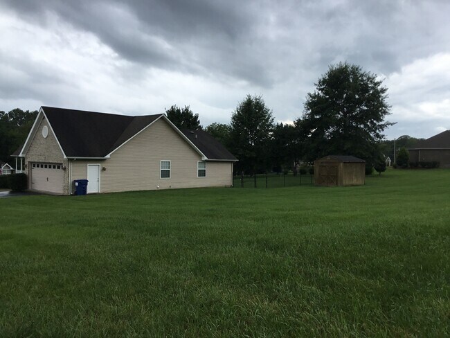 Building Photo - 401 Katelyn Dr N