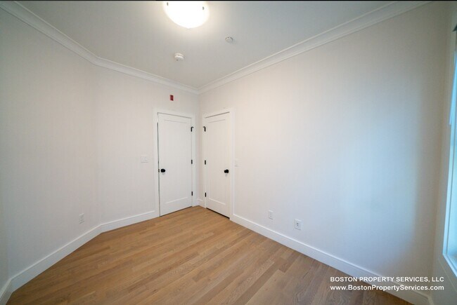 Building Photo - 37 Calumet St