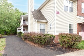 Building Photo - 127 Forest Dr